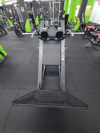 Máquina de Fuerza y Cardio