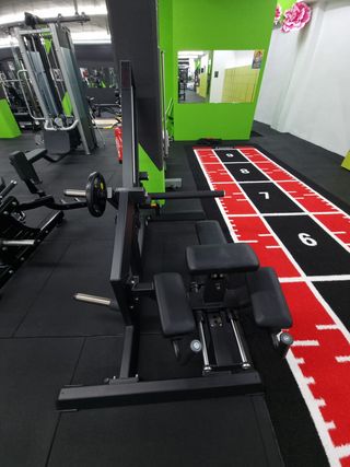 Máquina de Fuerza y Cardio