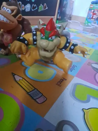 Muñecos DK y Bowser