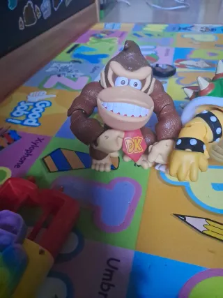 Muñecos DK y Bowser