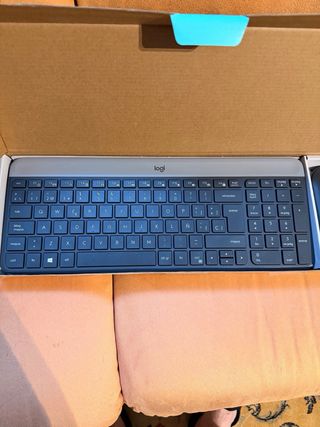 Logitech MK470 Combo Teclado y Ratón Nuevo