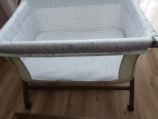 Minicuna bebé madera,vestidura,edredón y colchón