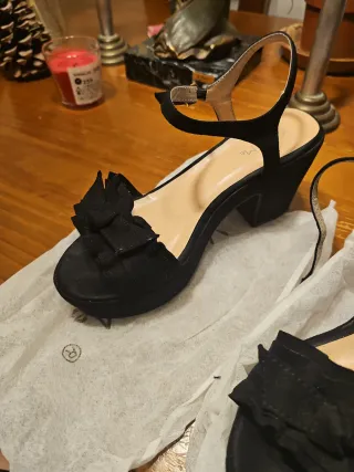 Sandalias negras de tacón grueso