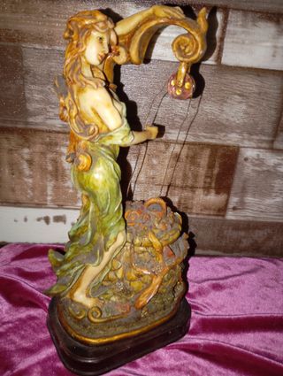 Figura de porcelana detallada