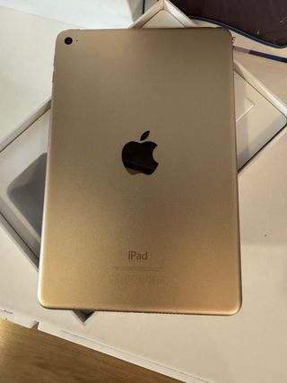 iPad mini 4 64GB dorado.