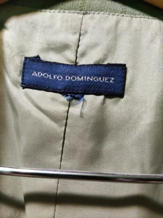 Traje sastre Adolfo Domínguez verde oliva