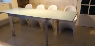 Mesa cristal y metal extens. 230cm. 10 comensales
