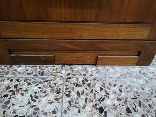 VITRINA DE MADERA CON CAJONES