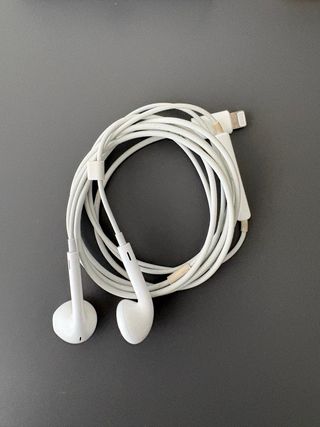 iPhone 13 mini colore nero nella sua confezione originale