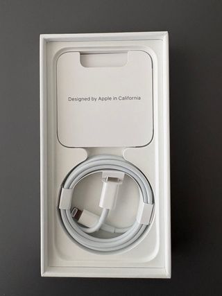 iPhone 13 mini colore nero nella sua confezione originale