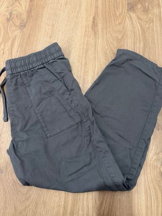 Pantalón Stradivarius gris talla S