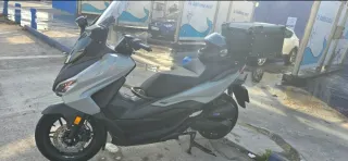 Honda Forza 125 Gris año 2025 .. con 4500km