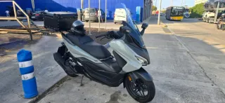 Honda Forza 125 Gris año 2025 .. con 4500km