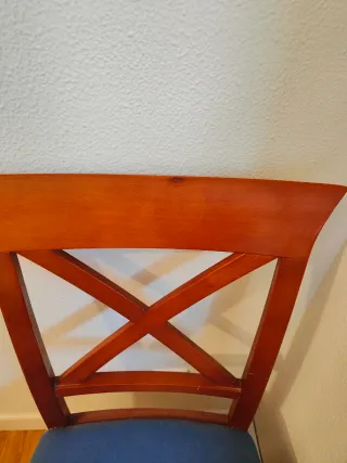 4 Sillas de comedor de madera y tela