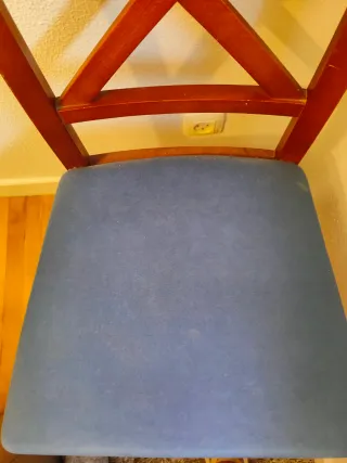 4 Sillas de comedor de madera y tela