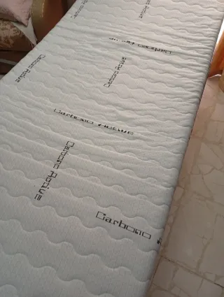 Cama articulada con colchón antiescaras