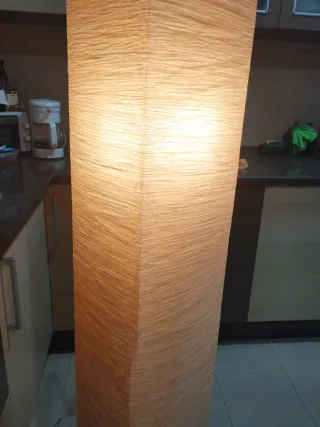 Lámpara de pie de papel beige