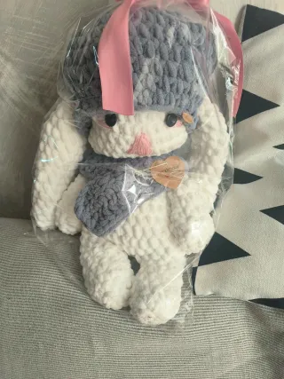 Peluche coniglietto fatto a mano all'uncinetto