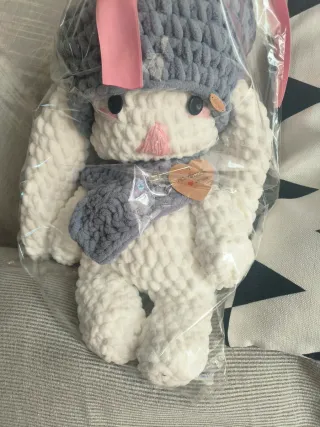 Peluche coniglietto fatto a mano all'uncinetto