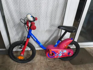 Bicicleta infantil Btwin azul y roja