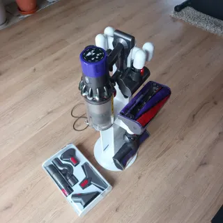 Aspiradora Dyson V10 con soporte y base de carga