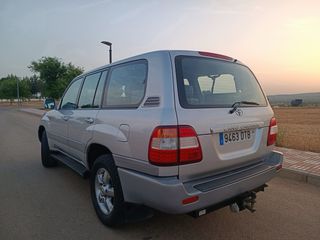 Toyota Land Cruiser 100 2005
