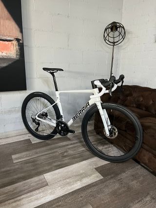 BERRIA BELADOR ELITE 105 CUSTOM