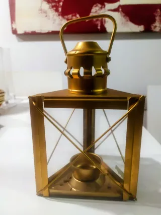 Faroles dorados colgantes o de mesa