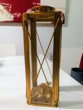 Faroles dorados colgantes o de mesa