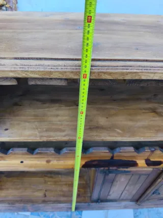 Botellero de madera rústico