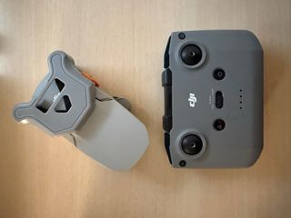 DJI Mini 2 SE Drone y Mando Gris