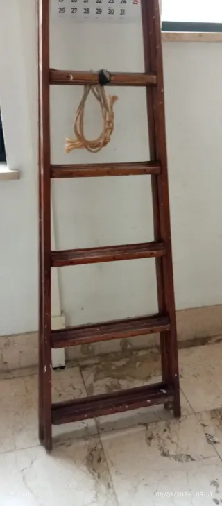 Antigua escalera madera 6 peldaños