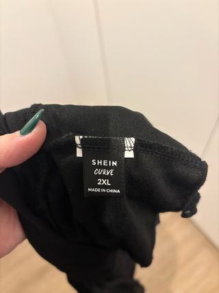 Top strapless negro con volantes