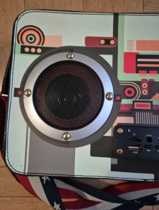 Borsa a tracolla a forma di radio vintage