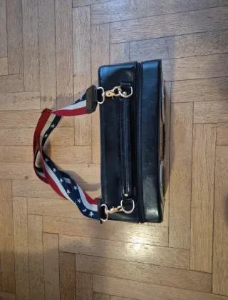 Borsa a tracolla a forma di radio vintage