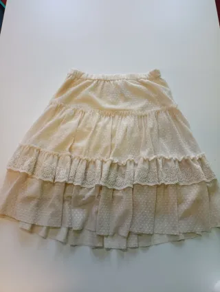 Falda Zara Beige y Blanca con Encaje