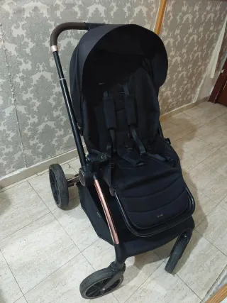 Carro de bebé y silla de paseo negra