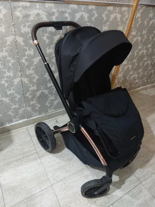 Carro de bebé y silla de paseo negra
