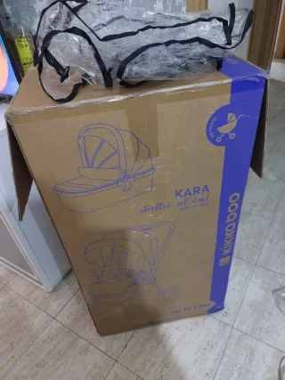 Carro de bebé y silla de paseo negra