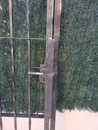 Puerta reja metálica negra 90x200cm con marcó incl