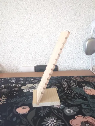 Expositor de collares de madera