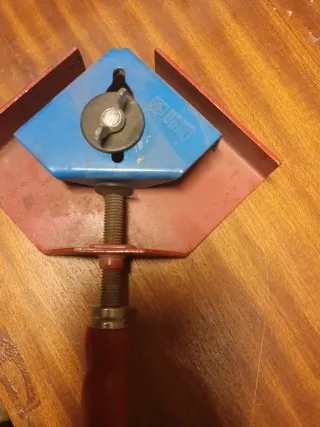 Escuadra saca esquina carpintería