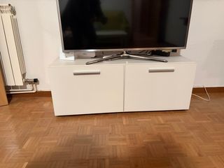 Mueble TV blanco y madera