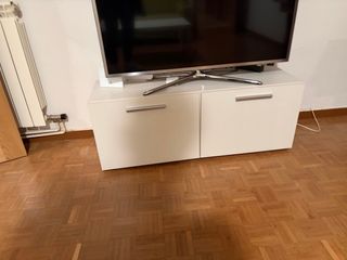 Mueble TV blanco y madera