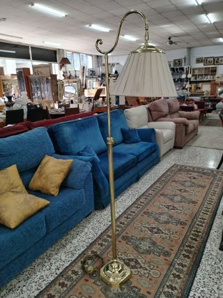 LÁMPARA DE PIE CON PANTALLA DE TELA PLISADA