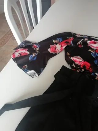 Conjunto Blusa Hombros Descubiertos y Pantalón Neg