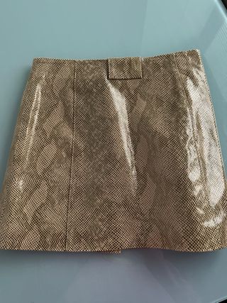 Falda efecto piel serpiente