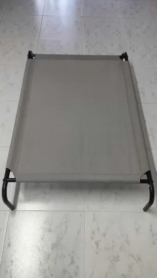 Cama elevada para perro