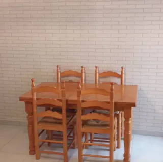 Mesa extensible pino y 4 sillas