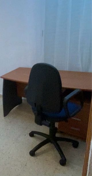 Escritorio madera y silla oficina